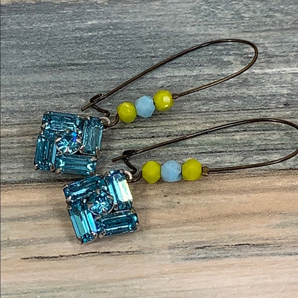 ⭐️Adorned Crown Artisan Assemblage topaz blue rhinestone colorful earrings - Picture 3 of 7